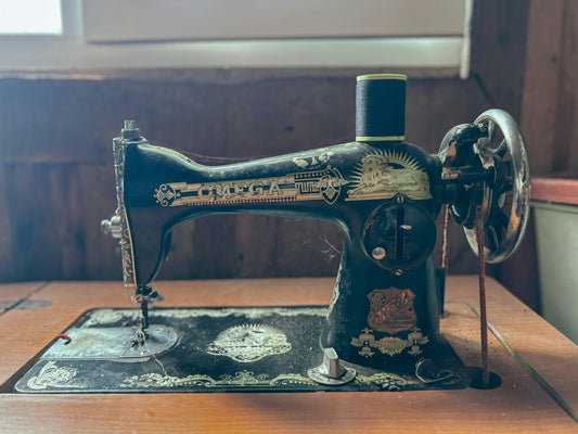 an-old-sewing-machine-vintage-model